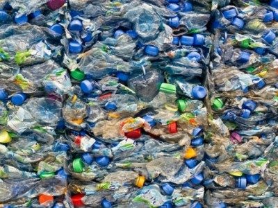 Un 70 % de los envases plásticos se reutilizarán y reciclarán en el mundo